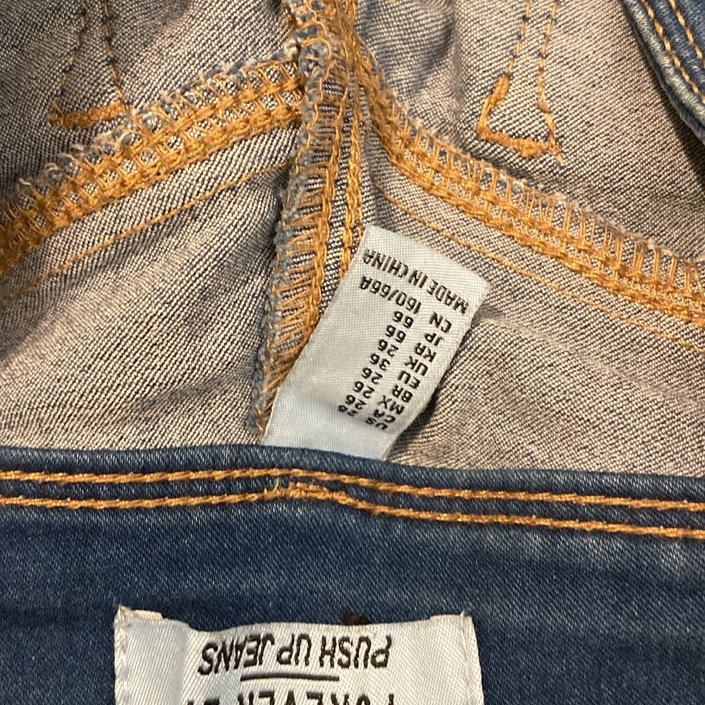 Classic Blue Cropped Ankle Jeans with Rolled Cuffs - Picture 16 of 17